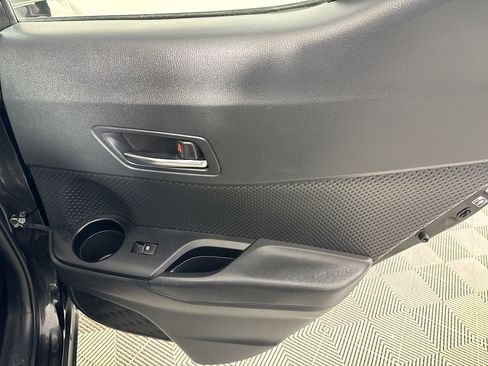 Used 2018 Toyota C-HR XLE image 42