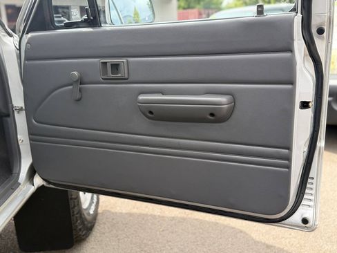 Used 1991 Toyota Pickup Deluxe AWD/4WD image 12