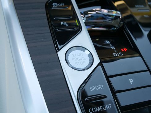 New 2026 BMW X6 xDrive40i w/ Executive Package image 26