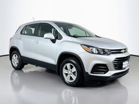 Used 2019 Chevrolet Trax LS w/ LPO, Protection Package AWD/4WD image 4