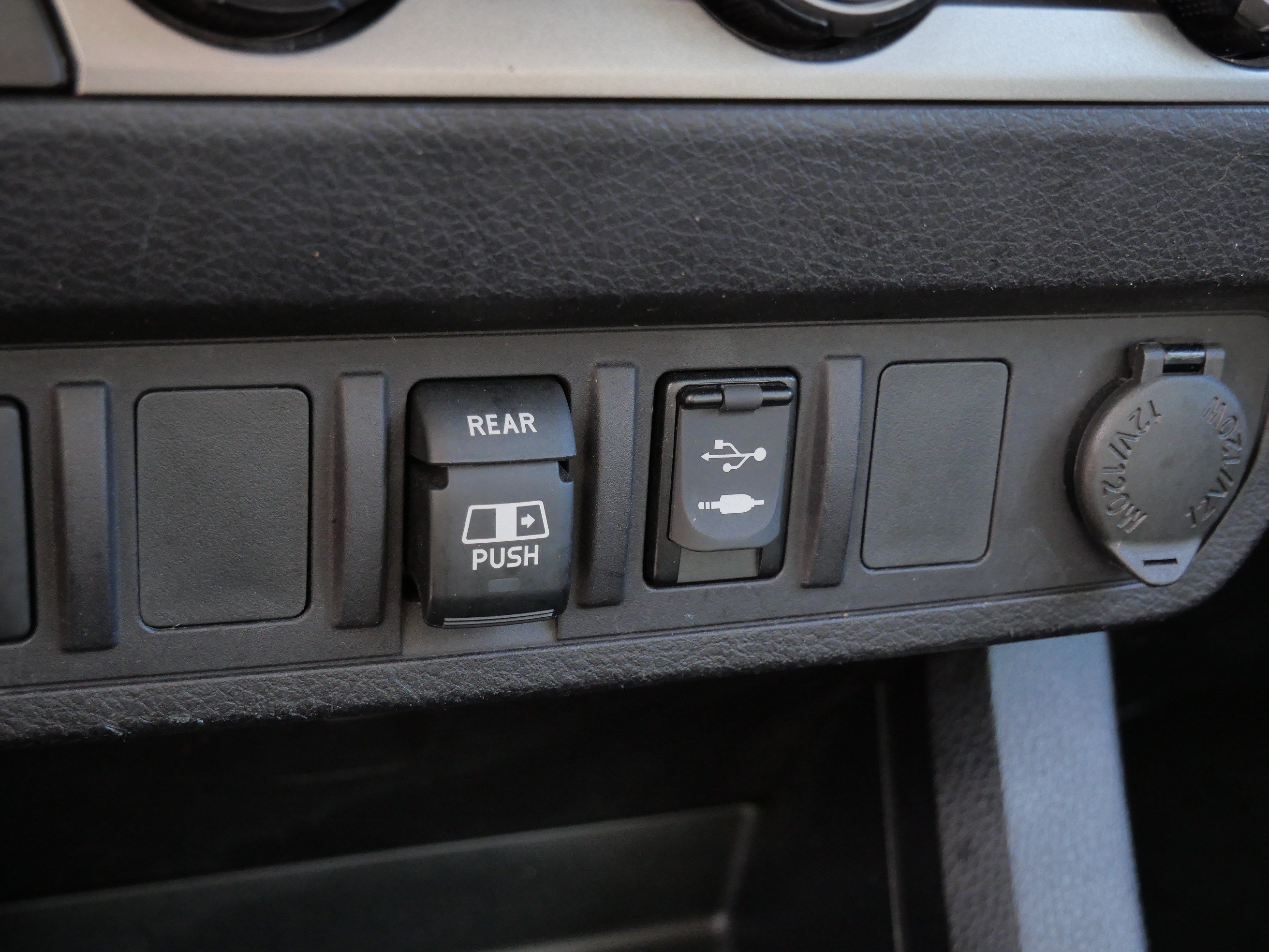 Certified 2019 Toyota Tacoma SR5 AWD/4WD image 32
