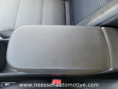 Used 2025 Chevrolet Trax LT w/ LT Convenience Package image 26