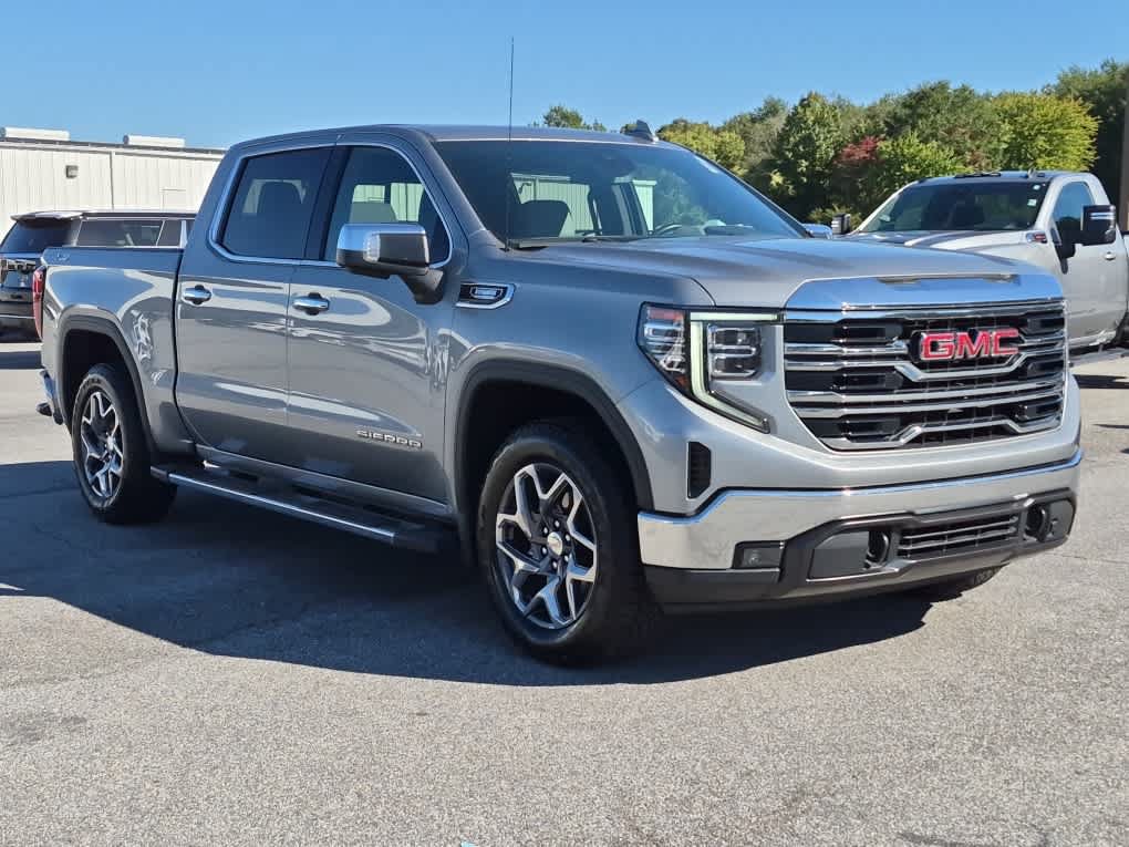 Used 2023 GMC Sierra 1500 SLT w/ SLT Premium Package AWD/4WD image 3