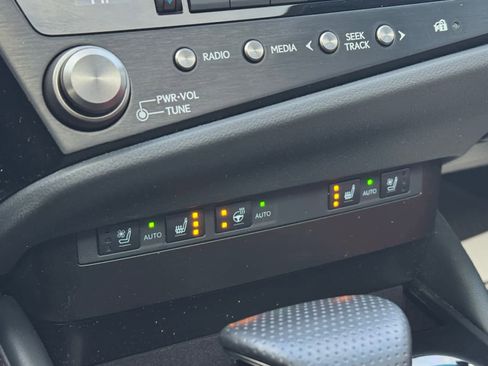 Used 2025 Lexus ES 350 F Sport image 5