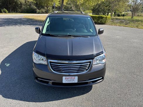 Used 2016 Chrysler Town & Country Touring w/ Driver Convenience Group image 3