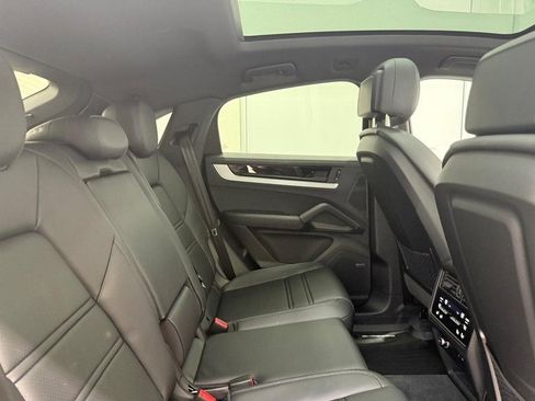 Certified 2024 Porsche Cayenne Coupe image 12