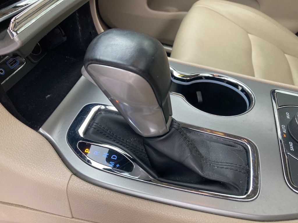 Used 2020 Jeep Grand Cherokee Limited AWD/4WD image 30