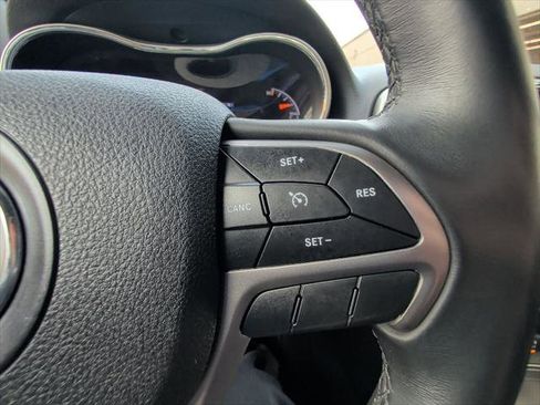 Certified 2018 Jeep Grand Cherokee Laredo AWD/4WD image 19