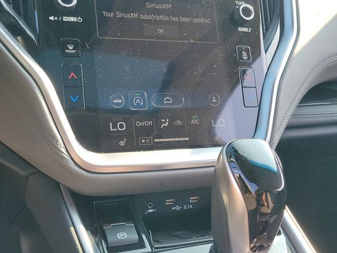 Used 2020 Subaru Outback Limited image 23