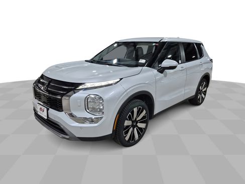 Used 2025 Mitsubishi Outlander SE AWD/4WD image 1