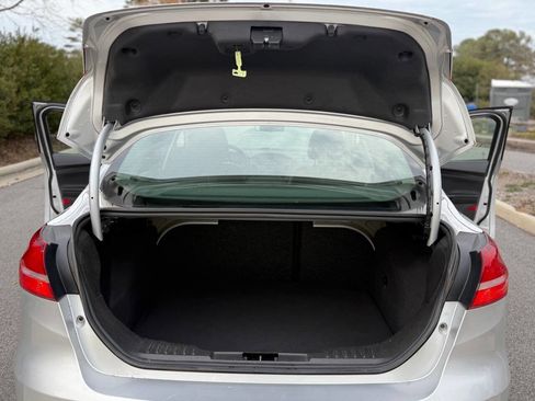 Used 2018 Ford Focus SE image 14