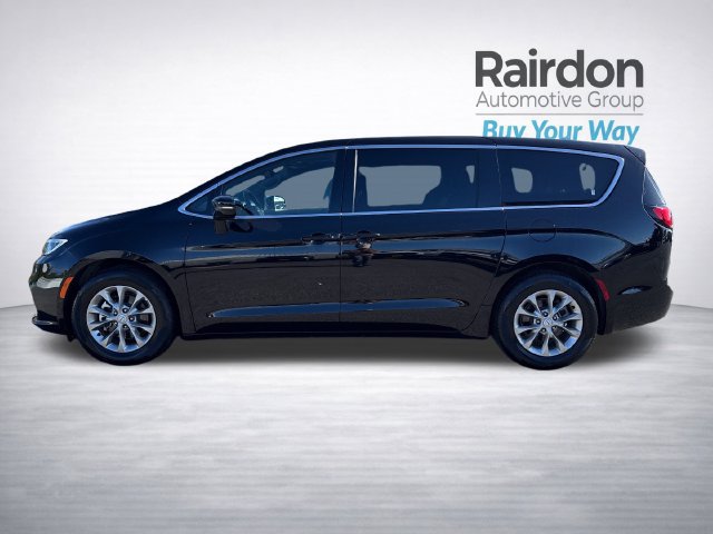 Used 2026 Chrysler Pacifica Limited FWD image 7