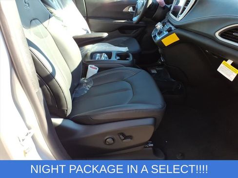 New 2026 Chrysler Pacifica Select image 9
