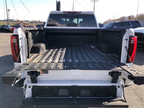 Used 2025 GMC Sierra 2500 Denali Ultimate image 9