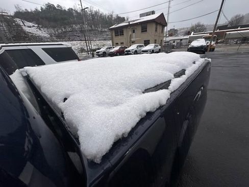 Used 2011 GMC Sierra 1500 SLE w/ Power Tech Package image 8