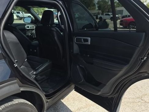 Used 2020 Ford Explorer XLT w/ Equipment Group 202A AWD/4WD image 25