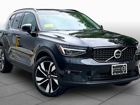 Used 2024 Volvo XC40 B5 Plus w/ Protection Package Premier AWD/4WD image 3