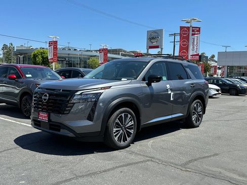 New 2026 Nissan Pathfinder Platinum AWD/4WD image 2