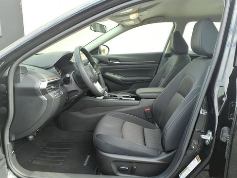 Used 2024 Nissan Altima 2.5 SV image 12