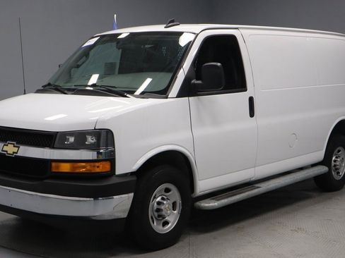 Used 2024 Chevrolet Express 2500 w/ Driver Convenience Package image 4