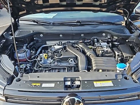 New 2026 Volkswagen Taos SE image 10