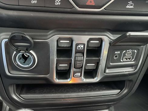 Used 2023 Jeep Wrangler Sahara w/ Cold Weather Group image 29