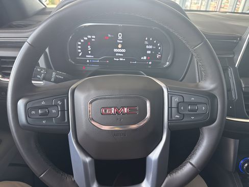 Used 2024 GMC Yukon XL SLT image 17