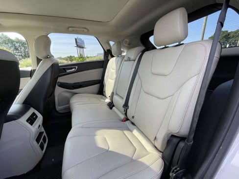 Used 2017 Ford Edge Titanium w/ Equipment Group 302A AWD/4WD image 13