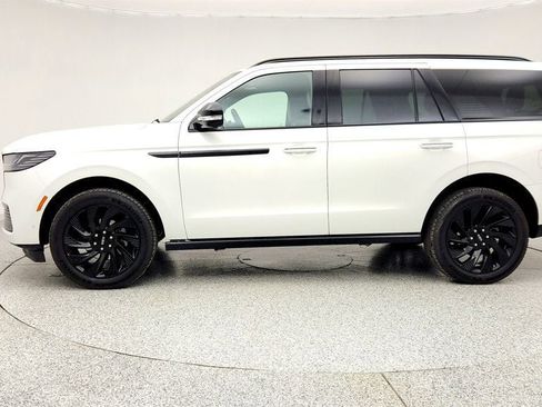 Used 2025 Lincoln Navigator Reserve w/ Jet Appearance Package image 8