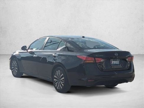 Used 2025 Nissan Altima 2.5 SV FWD image 8
