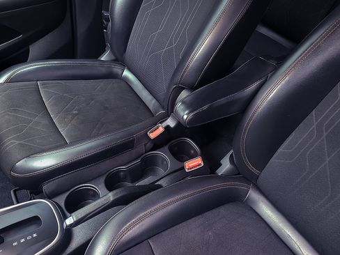 Used 2021 Chevrolet Trax LT w/ LT Convenience Package image 35