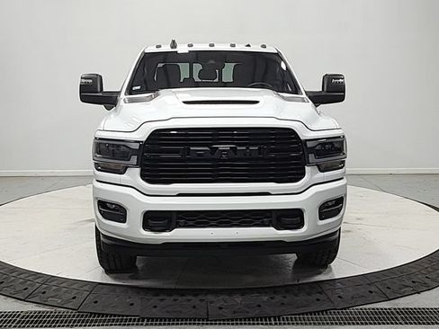 Used 2023 RAM 2500 Laramie AWD/4WD image 2