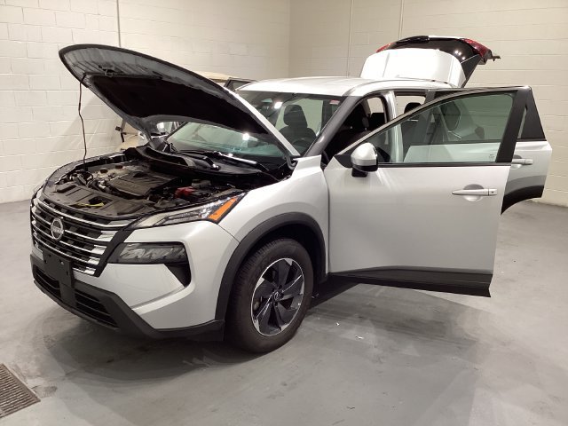 Used 2025 Nissan Rogue SV FWD image 10