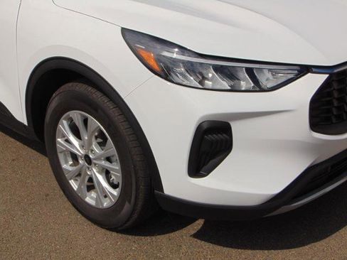Certified 2025 Ford Escape Active image 2