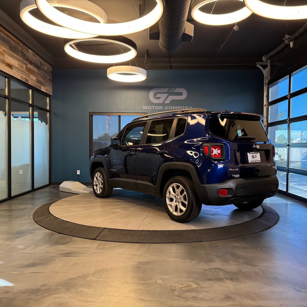 Used 2018 Jeep Renegade Latitude AWD/4WD image 5