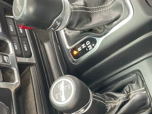 Used 2022 Jeep Wrangler Unlimited Sahara image 8