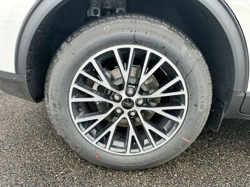 New 2025 Ford Escape SE FWD image 11
