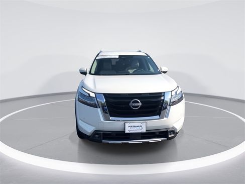 Used 2022 Nissan Pathfinder SL image 3