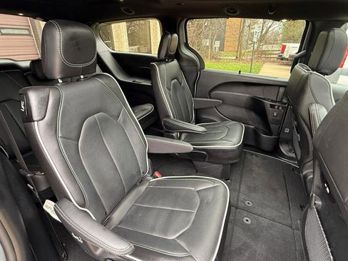 Used 2026 Chrysler Pacifica Limited image 20