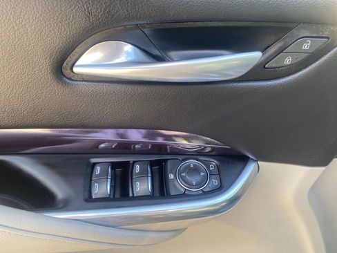 Used 2023 Cadillac XT4 Luxury w/ Cold Weather Package FWD image 13