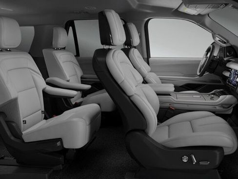 New 2026 Lincoln Navigator L Premier AWD/4WD image 6