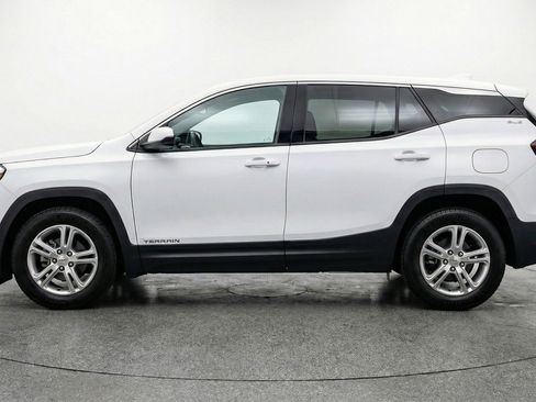 Used 2024 GMC Terrain SLE image 5