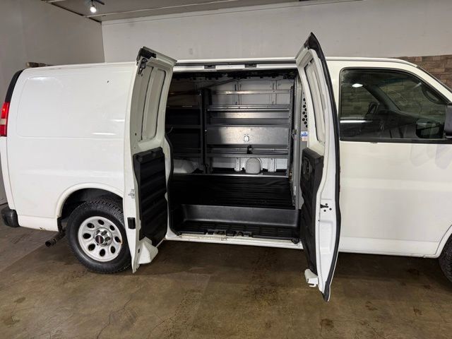 Used 2011 GMC Savana 1500 RWD image 4
