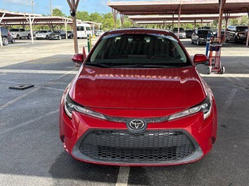 Used 2020 Toyota Corolla LE FWD image 2