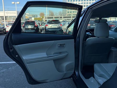 Used 2013 Toyota Prius V Five image 16