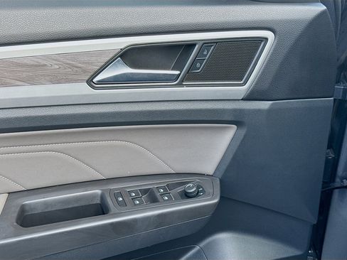 Used 2022 Volkswagen Atlas Cross Sport SE image 18