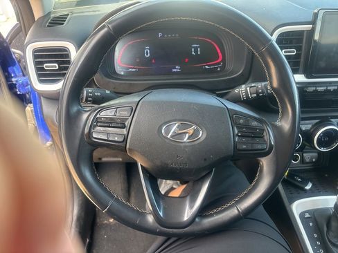 Used 2024 Hyundai Venue Limited FWD image 12