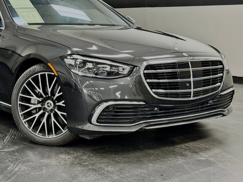 Used 2024 Mercedes-Benz S 580 4MATIC Sedan image 3
