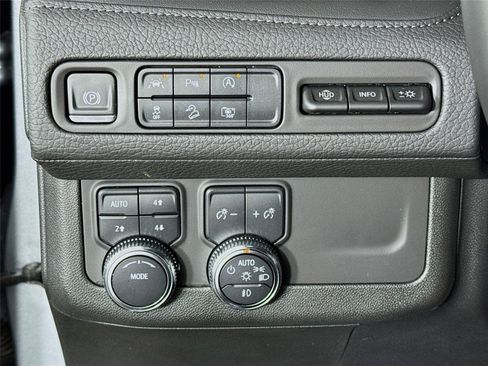 Used 2024 GMC Yukon Denali AWD/4WD image 10