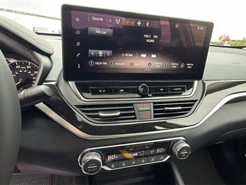 New 2025 Nissan Altima 2.5 SR w/ SR Premium Package image 25